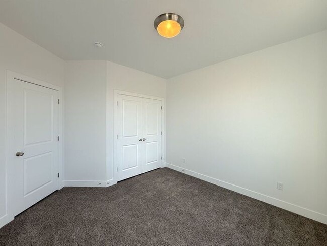 Building Photo - Brand New 3 bed, 2.5 Bath 1 car garage Townhome