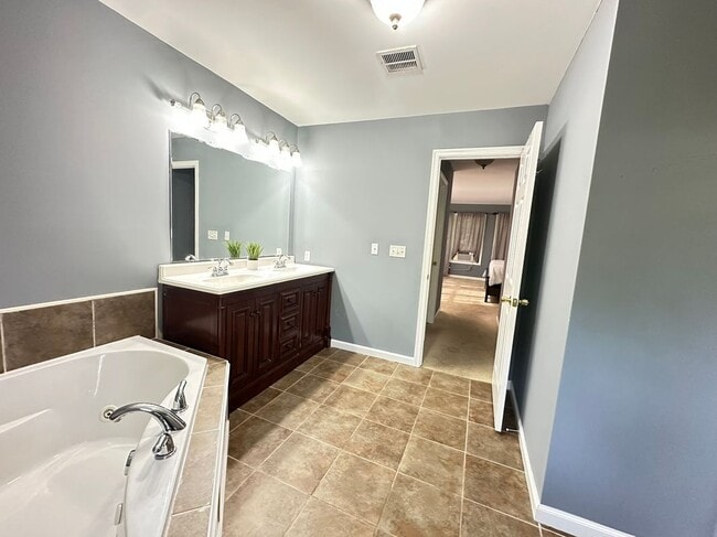 Building Photo - 1094 Porter Dr