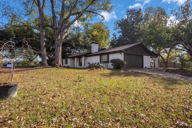Building Photo - 903 Joel Dr