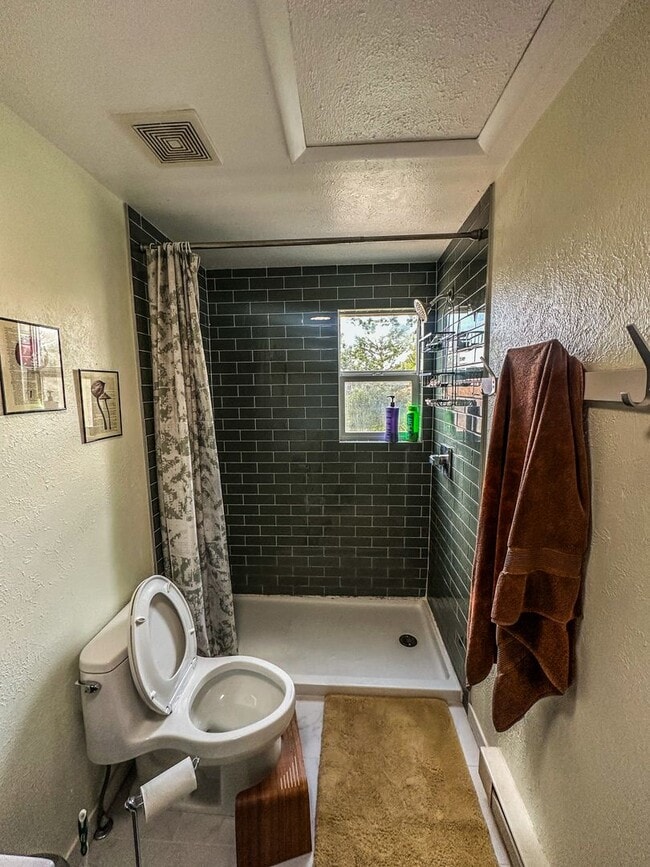 Building Photo - Beautiful & Large 4-Bd 2.5-Ba, in Boulders...