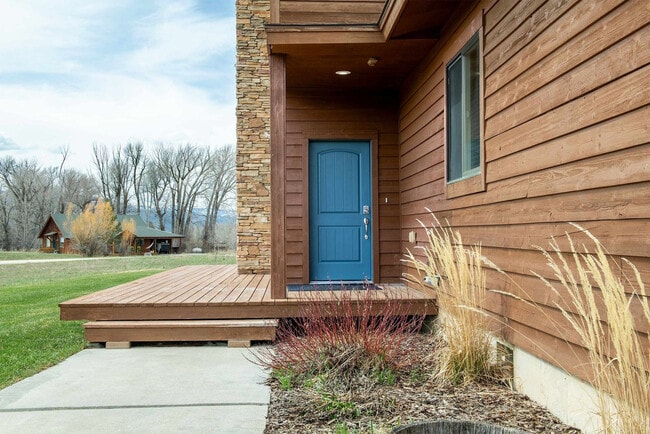 Building Photo - 1126 Shadow Ln