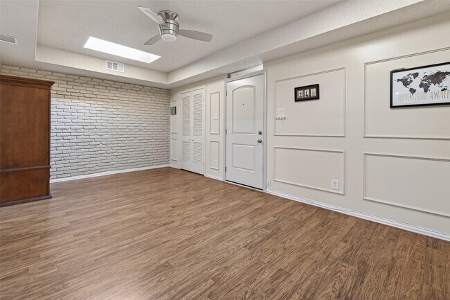 Building Photo - 5530 Holly St