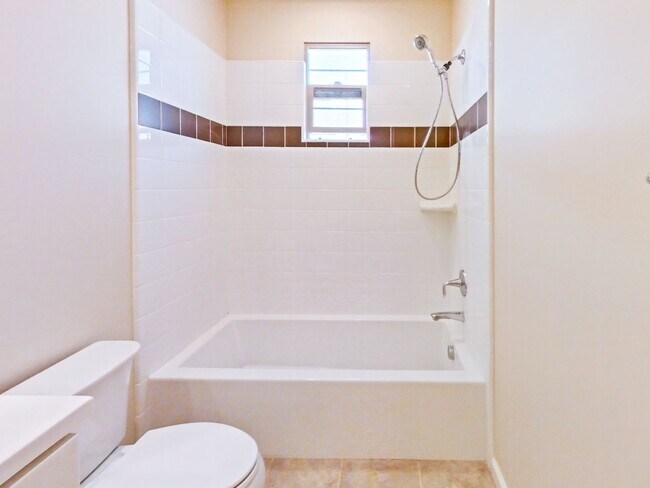Building Photo - Desirable 3 bedroom Townhouse in the heart...