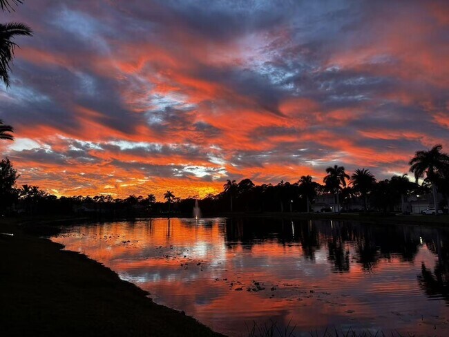 Building Photo - 6532 SE Broadmoor Ln