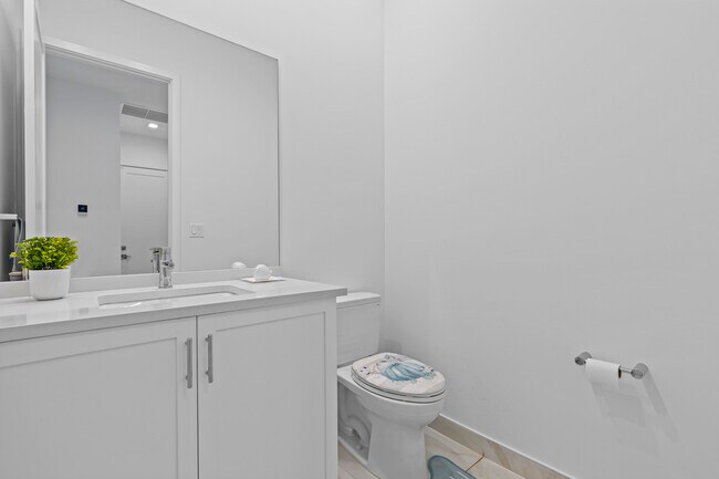 Building Photo - 12884 Wingspan Ct