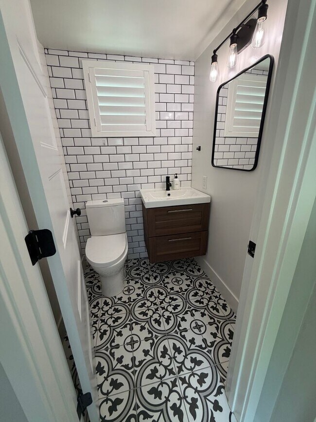 Building Photo - 3 Bedroom | 1.5 Bathroom | Single-Family Home