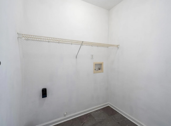 Building Photo - 160 Carrington Ln