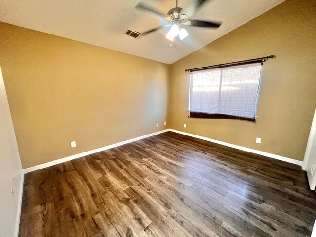 Building Photo - Charming 3-bed 2-bath home with a pool & pool service included!