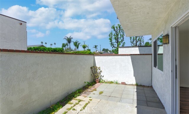 Building Photo - 18645 Oriente Dr