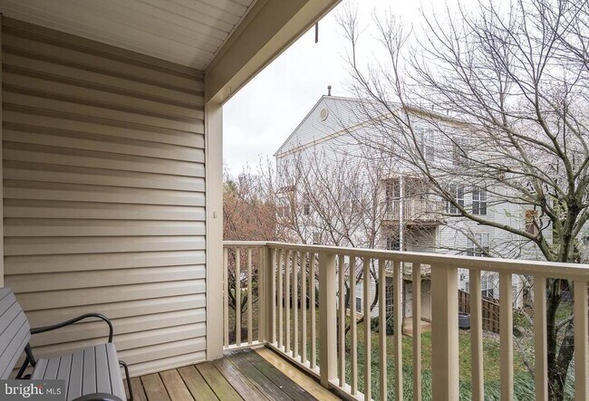 Building Photo - 7046 Falls Reach Dr