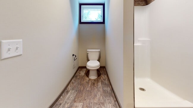 Building Photo - Recently renovated  7 bedroom house