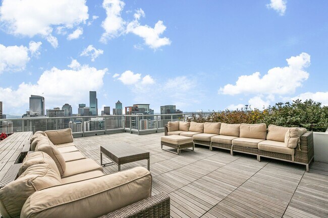 Building Photo - Stellar Denny Triangle Luxury Condo