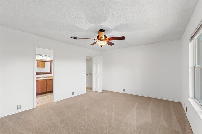 Building Photo - 2204 Coats Cir