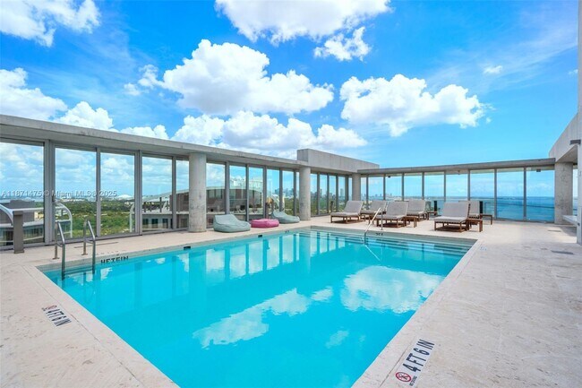 Building Photo - 2675 S Bayshore Dr