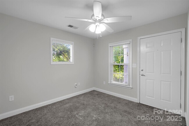Building Photo - 1305 Summit Greenway Court