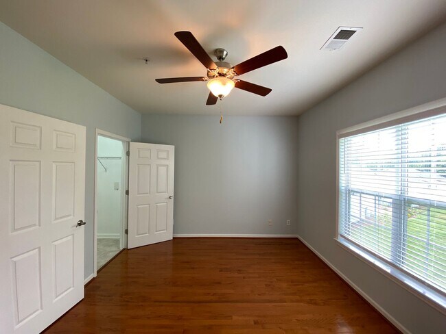 Building Photo - 6981 Hanesbrook Cir