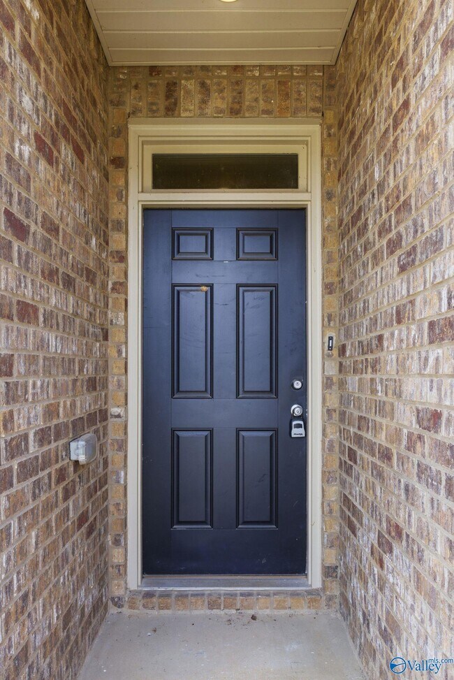 Building Photo - 102 Derbyshire Dr