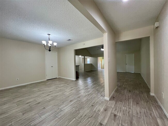 Building Photo - 11842 S Fairhollow Ln