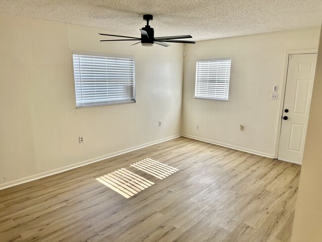 Building Photo - 1802 W House St