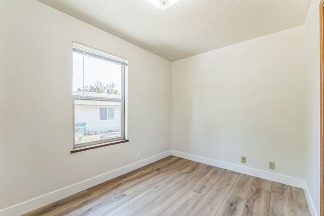 Building Photo - 2402 16th Ave