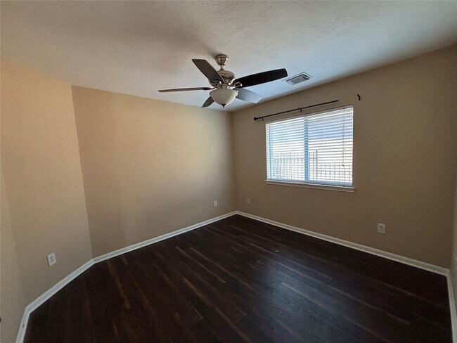 Building Photo - 10715 Lyndon Meadows Dr