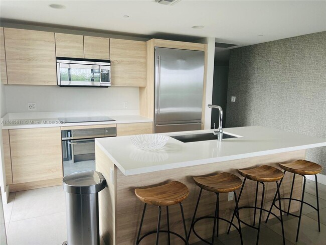 Building Photo - 16385 Biscayne Blvd