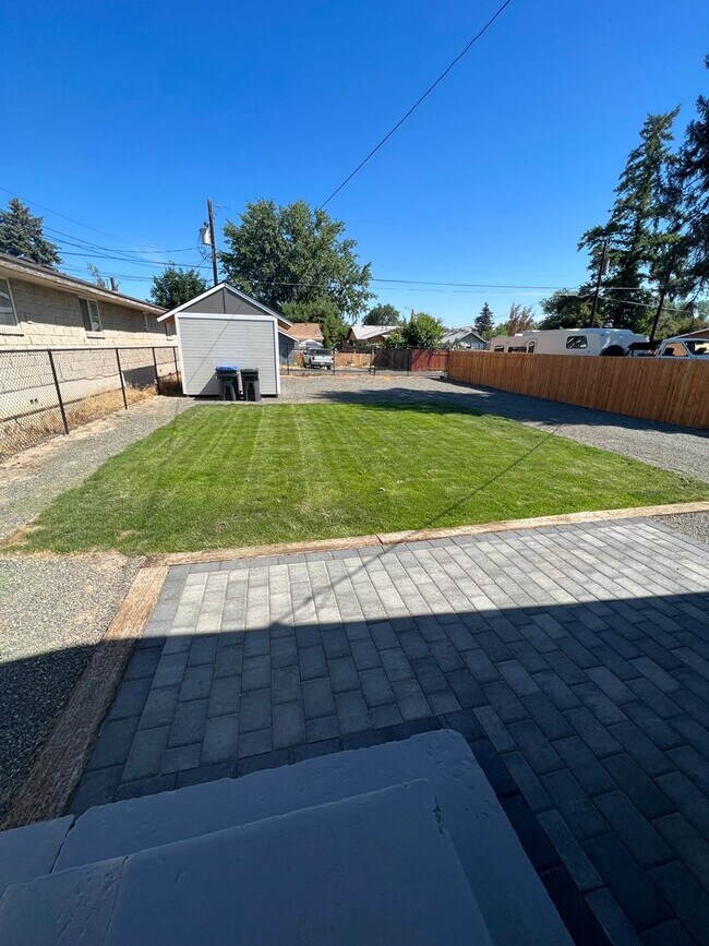 Building Photo - 109 E Fremont Ave