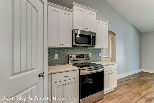 Building Photo - 3 br, 2 bath House - 321 S. 14th St