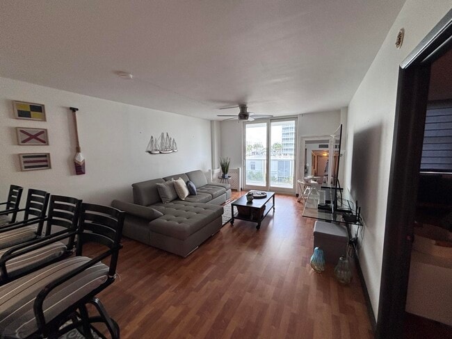 Building Photo - 336 N Birch Rd