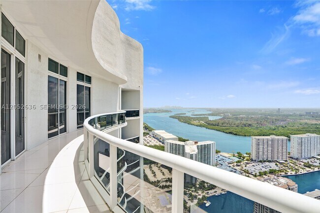 Building Photo - 16001 Collins Ave