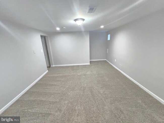 Building Photo - 3 Bedroom 2 Bathroom Townhome