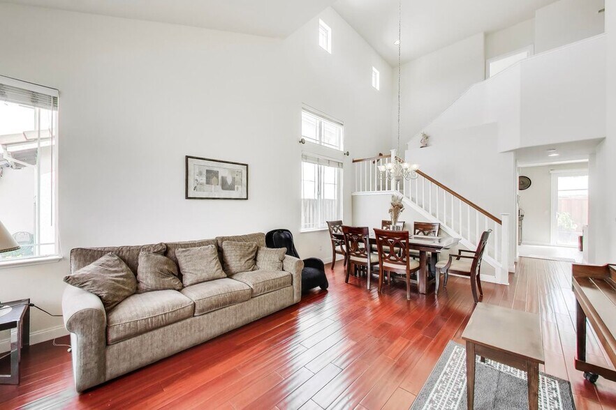 Building Photo - 7 Cymbidium Cir