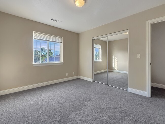 Building Photo - 714 Pioneer Rd