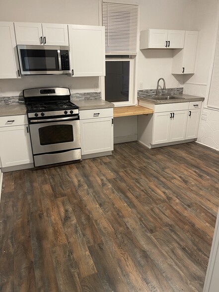 Building Photo - 281 Jackson St