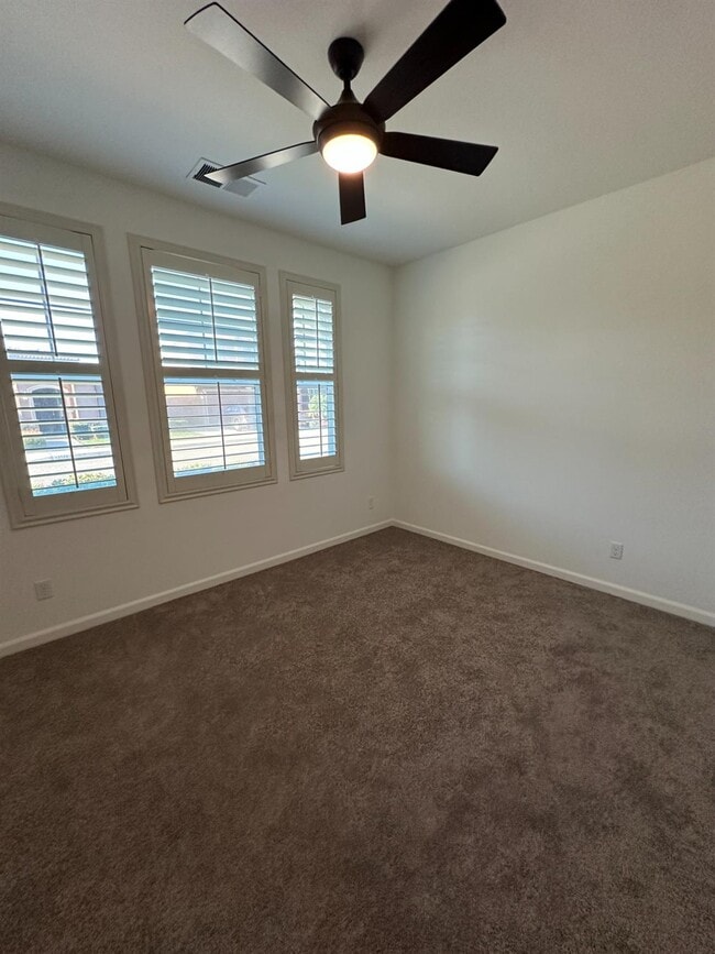 Building Photo - 3521 Buckingham Ave