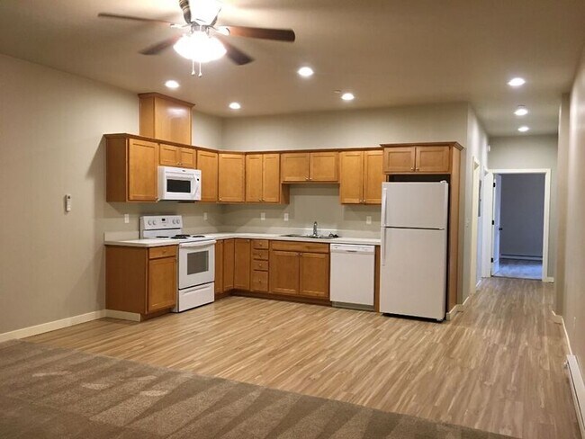 Building Photo - 502 SW Evergreen Ave