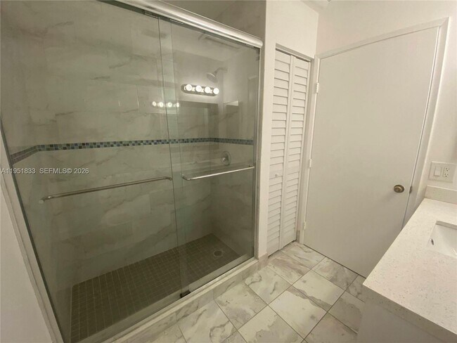 Building Photo - 654 Woodgate Cir