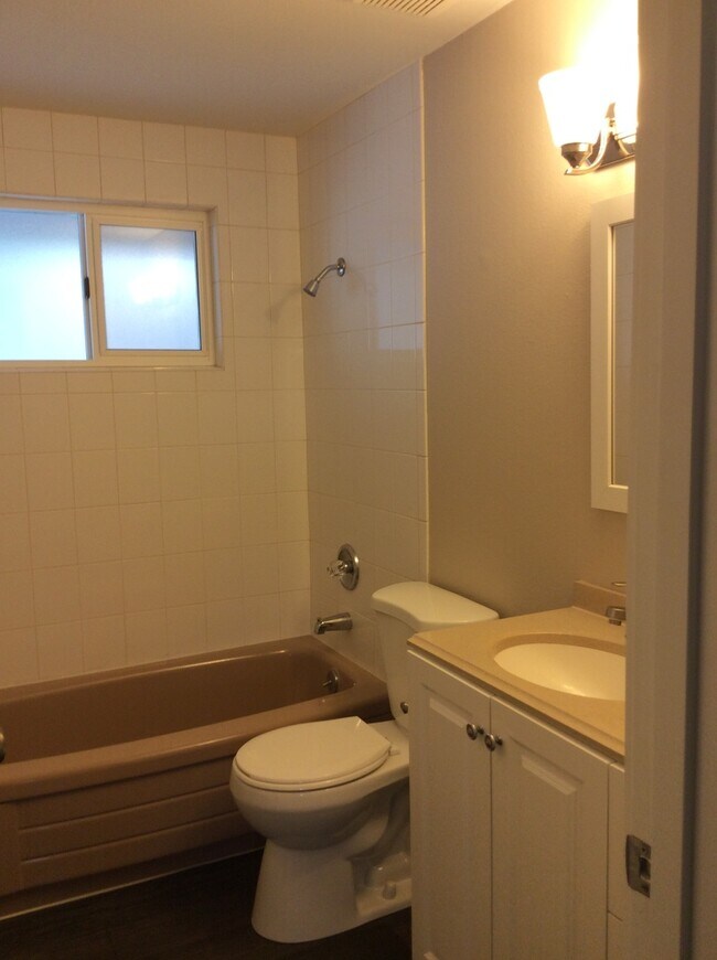 Building Photo - 7201 48th Dr NE