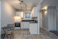 Building Photo - 219 Fox Run Ln