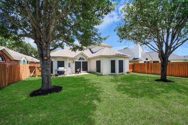 Building Photo - 10007 Adobe Dr