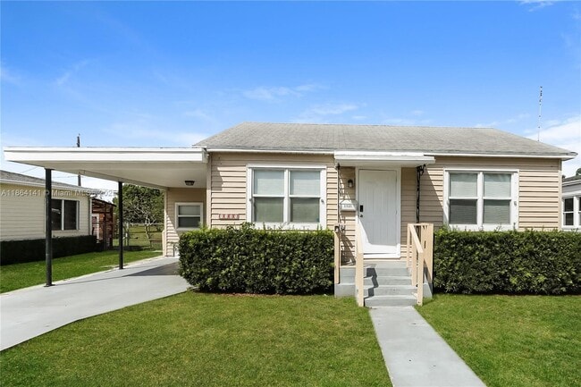 Primary Photo - 1121 Magnolia St