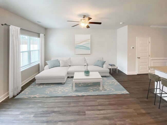 Building Photo - Beautiful Town Home!! Available Now!