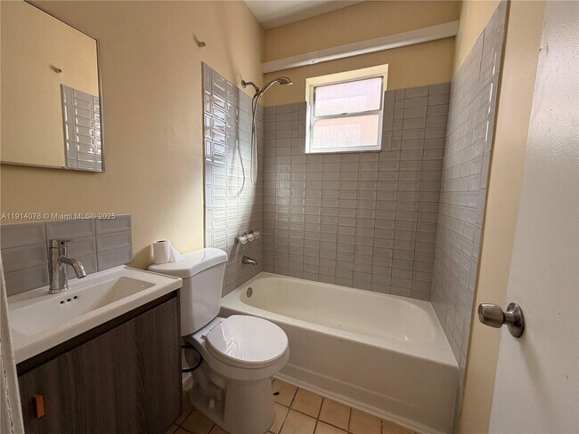 Building Photo - 1043 NW 2nd St