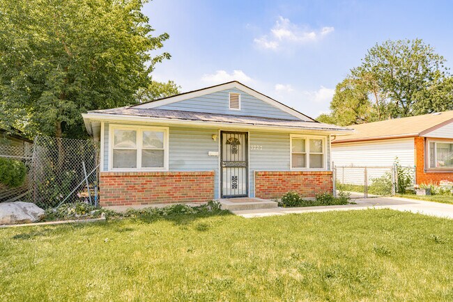 Building Photo - 3227 Nelson Ave