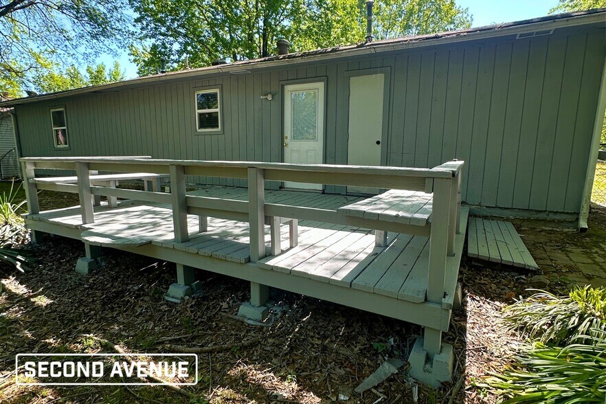 Building Photo - 2204 Carywood Dr