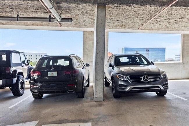 Building Photo - 400 4th Ave S