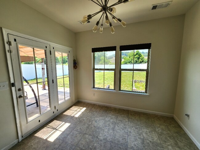 Building Photo - 2041 Leeds Ln