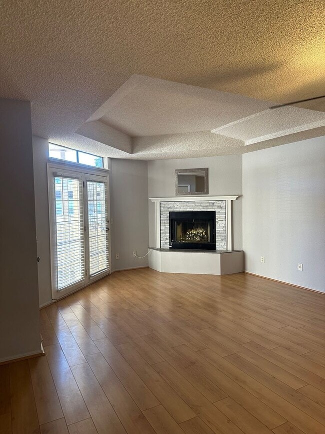 Building Photo - Spacious Remodeled 2 Bed/2Bath Condo!