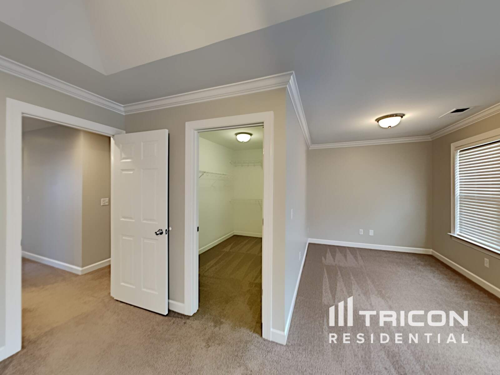 Building Photo - 3009 Kingston Cir N