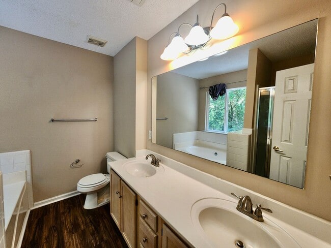 Building Photo - Charming 4 Bedroom Home in Center Lake Subdivision - Mt. Pleasant